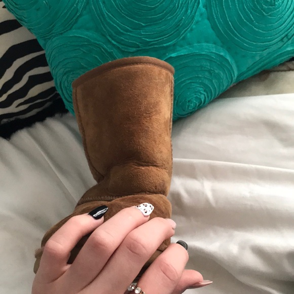 tan uggs! - Picture 3 of 4